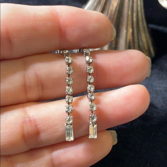 Cute Diamond-Like Dangly Earrings​ - Picture 4 of 7